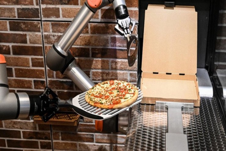 Beş dəqiqəyə pizza hazırlayan ROBOT