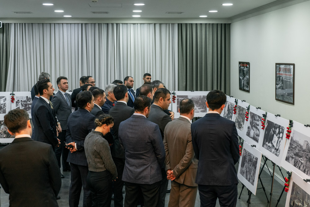“AzerGold” QSC-də 20 Yanvar hadisələrinin ildönümünə  həsr olunmuş fotosərgi təşkil olunub