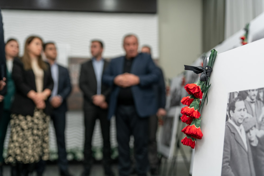 “AzerGold” QSC-də 20 Yanvar hadisələrinin ildönümünə  həsr olunmuş fotosərgi təşkil olunub
