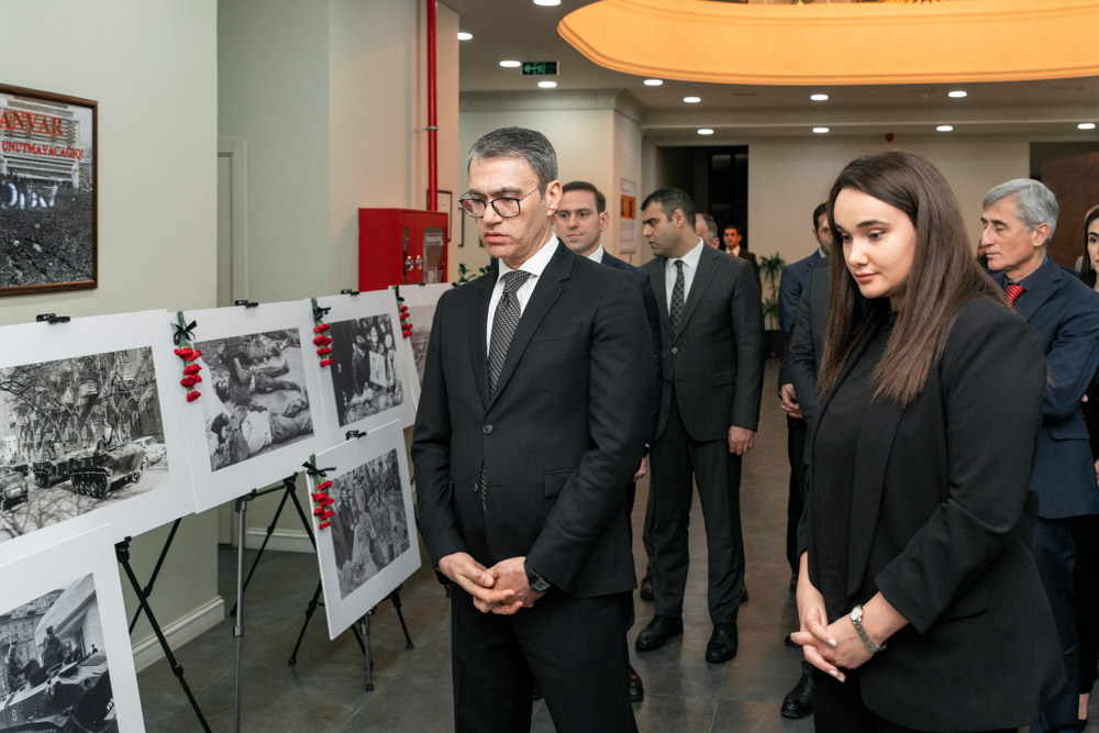 “AzerGold” QSC-də 20 Yanvar hadisələrinin ildönümünə  həsr olunmuş fotosərgi təşkil olunub