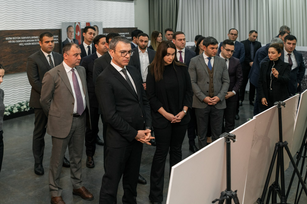 “AzerGold” QSC-də 20 Yanvar hadisələrinin ildönümünə  həsr olunmuş fotosərgi təşkil olunub