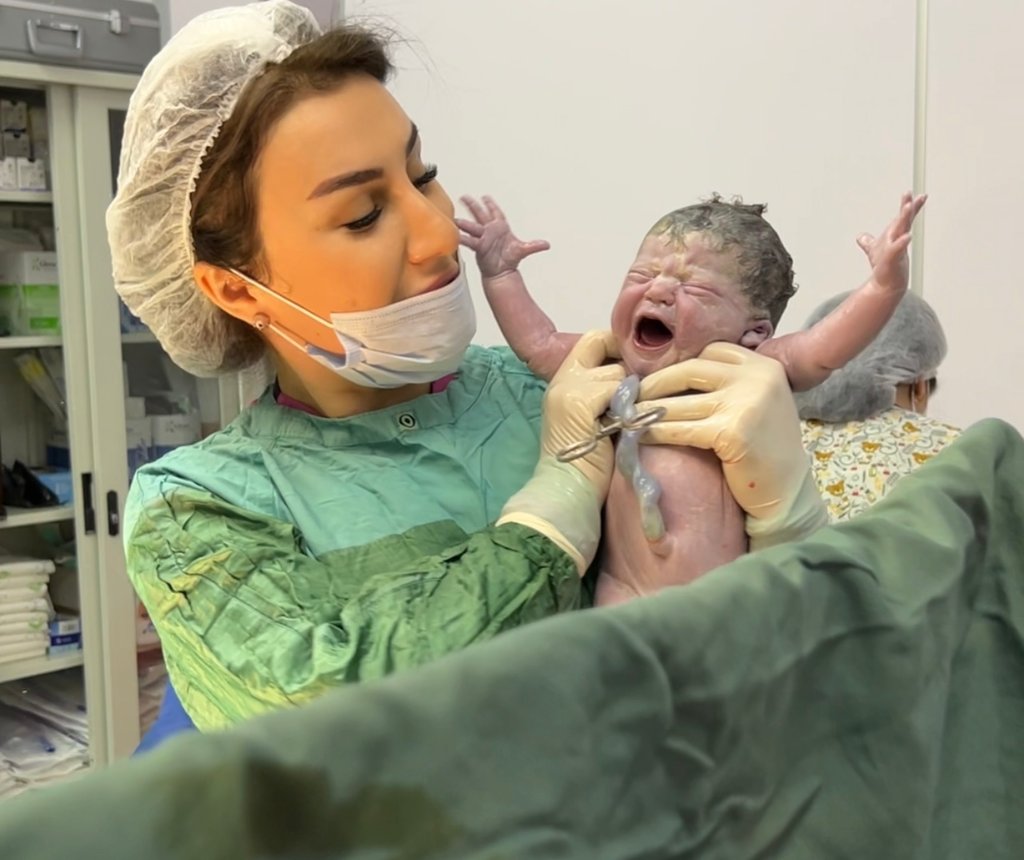 Cərrah Mama-ginekoloq Ülviyyə Qüdrətova:"Pasientlərin mentalitetdən kənar olan istəklərinə və müraciətlərinə qəti surətdə "yox" deyirəm"