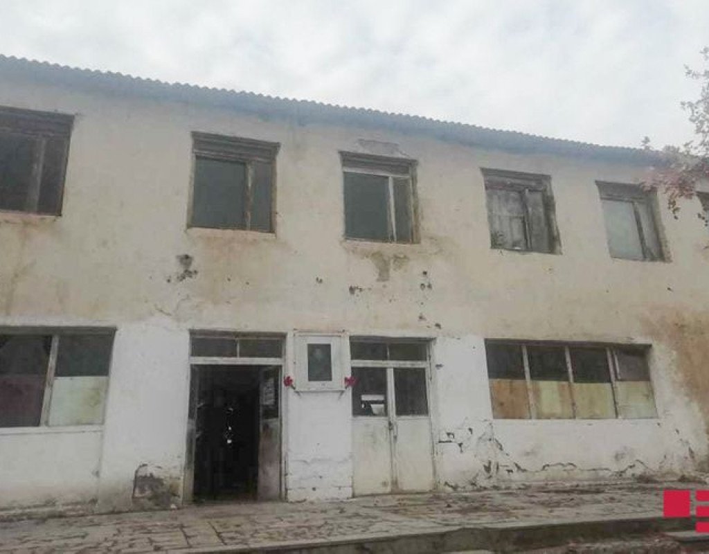 Qəzalı və yararsız vəziyyətdə olan məktəblərin sayı açıqlanıb