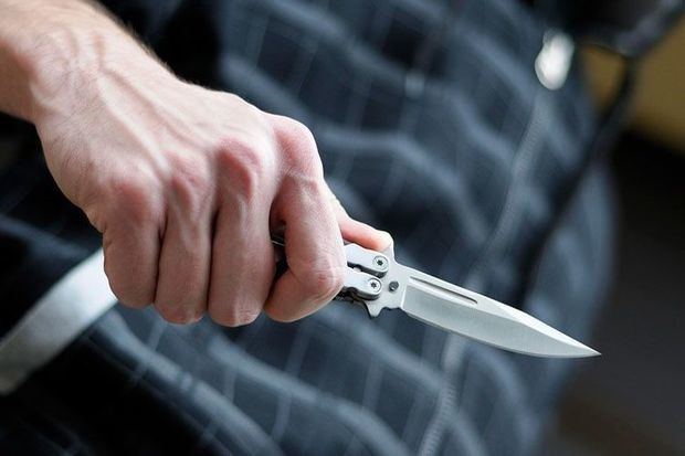 Bakıda kişi sevgilisi və onun 14 yaşlı qızını bıçaqladı, yeniyetmə öldü