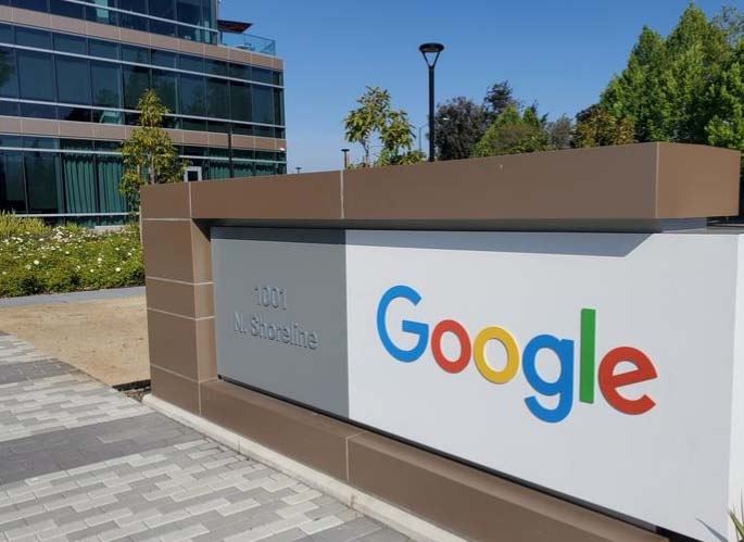 Google əməkdaşları kütləvi ixtisarlara qarşı nümayiş keçiriblər