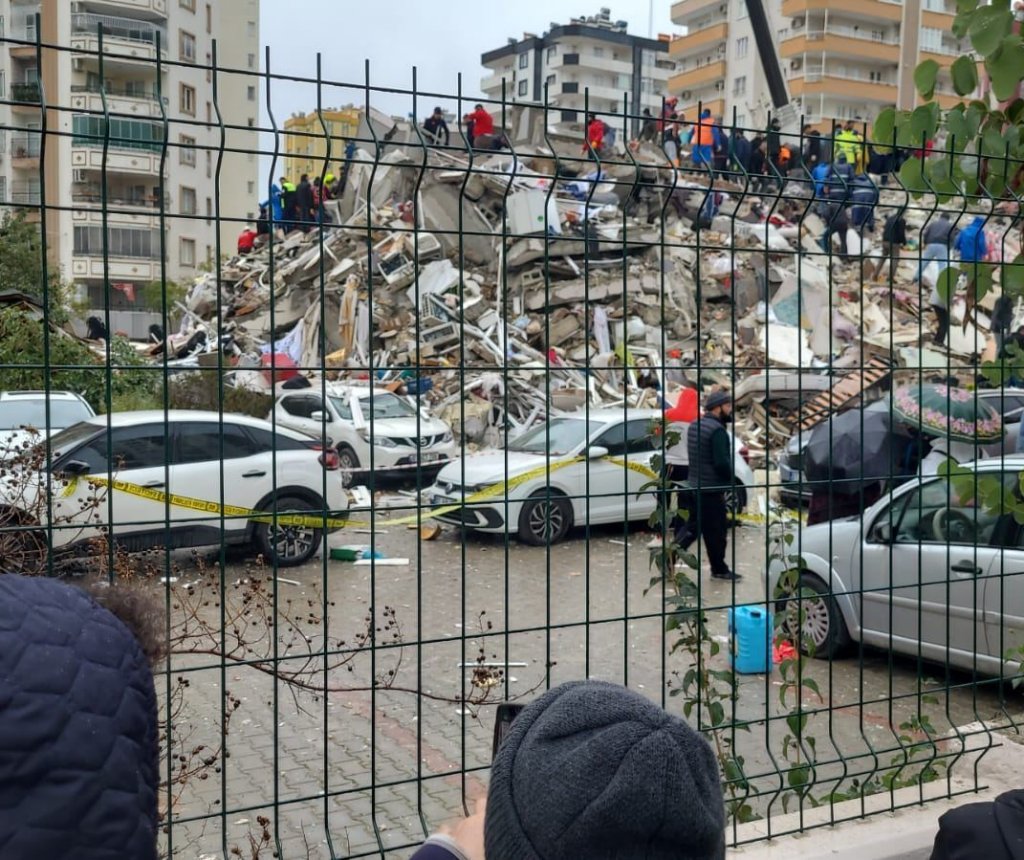 Türkiyədə zəlzələ nəticəsində ölənlərin sayı 284-ə çatıb