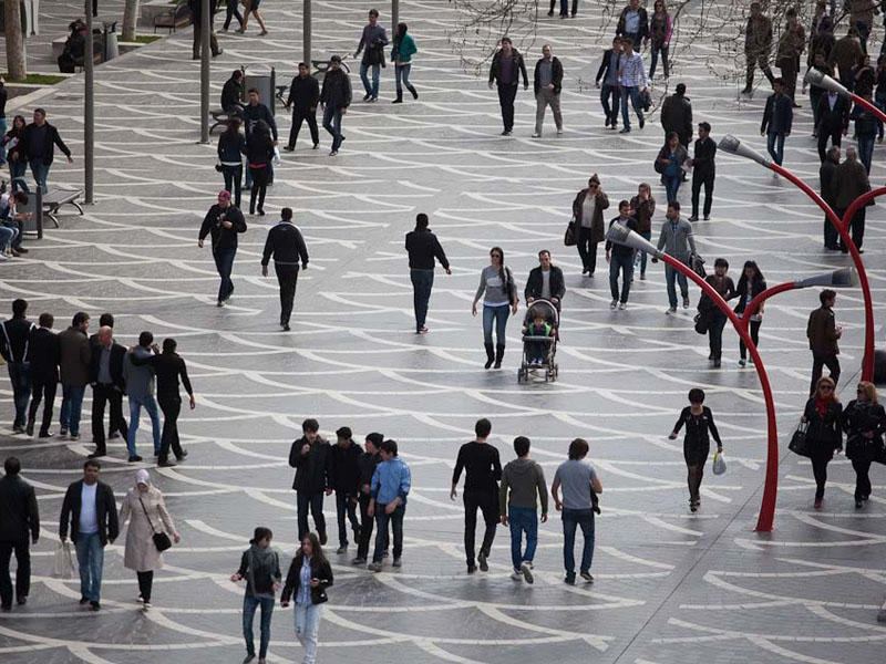 Azərbaycanda yaşayan əcnəbilərin sayı açıqlanıb