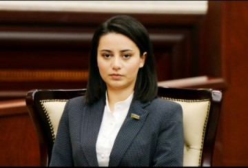 Dil ömür yolumuza düşən işıqdı