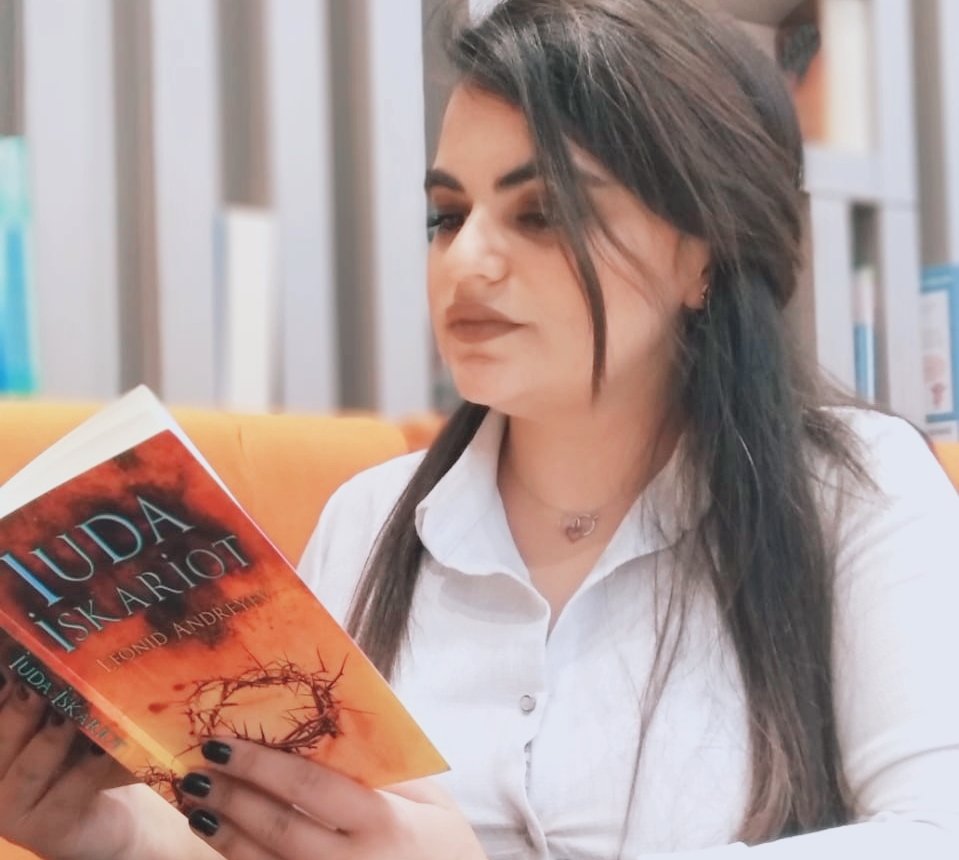 Beynəlxalq dərəcəli münasibət mütəxəssisi, təlimçi Kifayət Ələkbərova: "Əslində bir çox  münasibətlər olduğu kimi ətrafa göstərilmir"