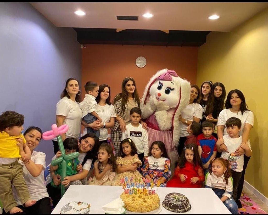 "Tweety" bağçasının rəhbəri Günel Məmmədli: "Ağlıma gəlməzdi ki, bu qədər sevgi qazanaram" "Tweety" bağçasının rəhbəri Günel Məmmədli: "Ağlıma gəlməzdi ki, bu qədər sevgi qazanaram"