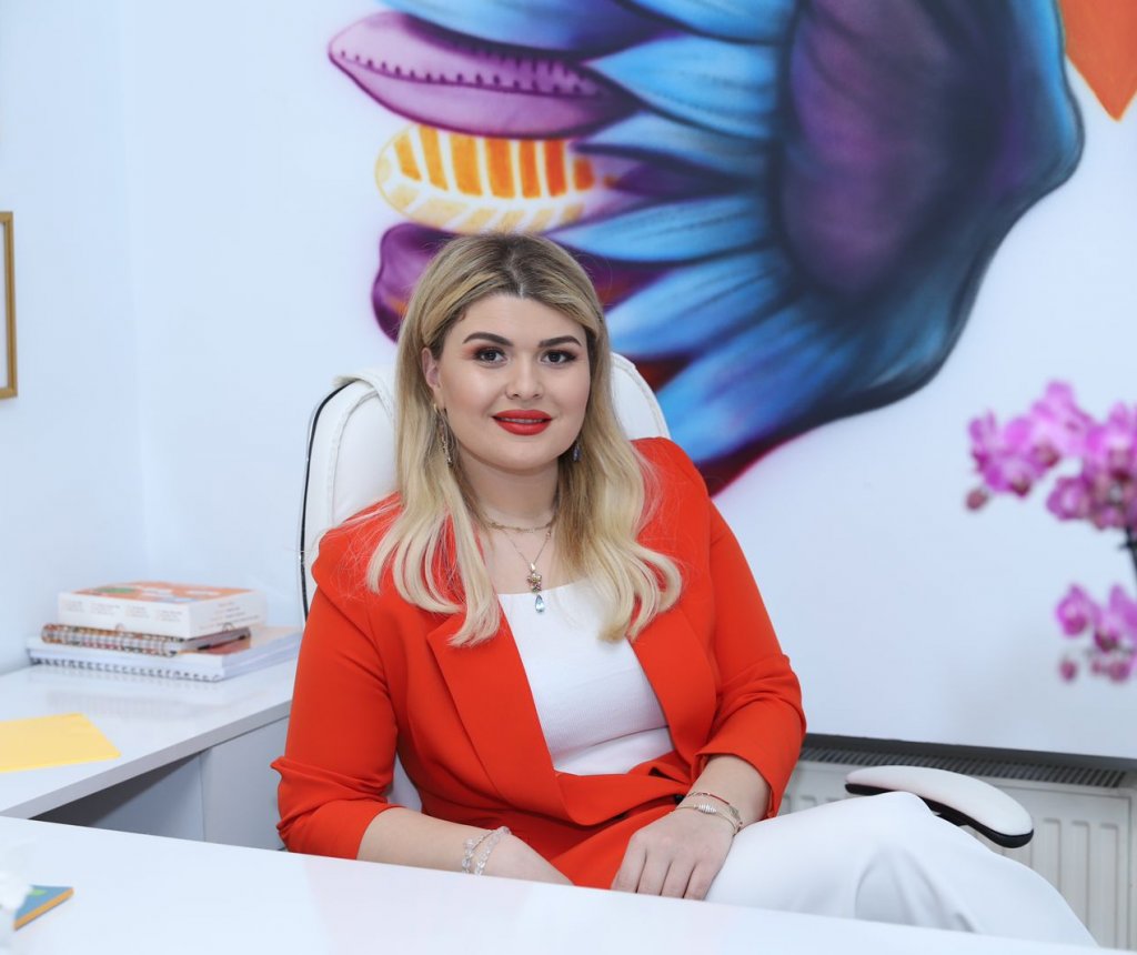 Psixoloq Vüsalə Əmirova: "İnsanların güvənini doğrultmaq əsas iş prinsipimdir"