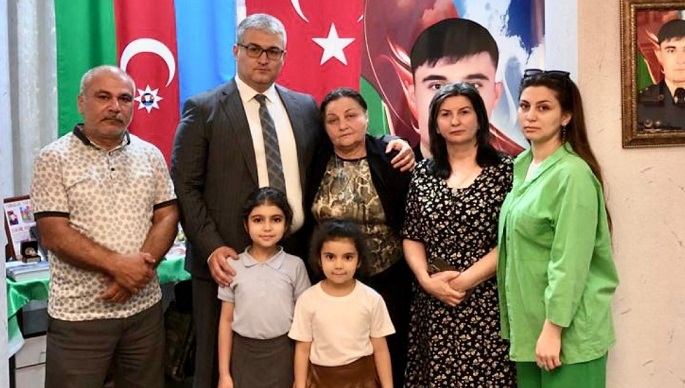 ATU-nun Tədris-Terapevtik Klinikasının direktoru şəhid anasını ziyarət etdi - Foto