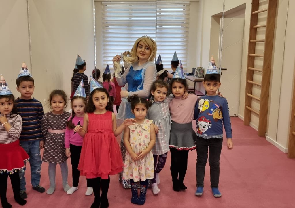 "Legend school" un rəhbəri Əfsanə Əliyeva: "Şagirdlərin bacarıqlarını üzə çıxartmaq əsas iş prinsipimizdir"