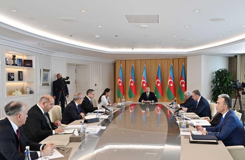 Prezident İlham Əliyevin sədrliyi ilə bu ilin 6 ayının sosial-iqtisadi yekunlarına həsr olunmuş müşavirə keçirilib