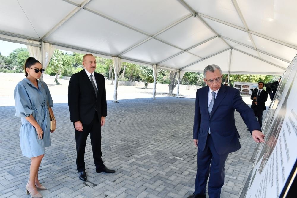 Prezident İlham Əliyev və Birinci xanım Mehriban Əliyeva Mərkəzi Nəbatat Bağında aparılan işlərlə tanış olublar