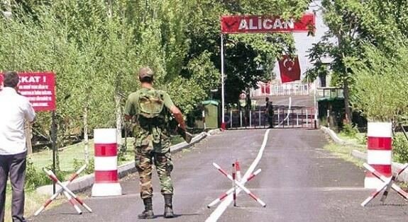 Ermənistan Türkiyə ilə sərhəddə binalar tikir