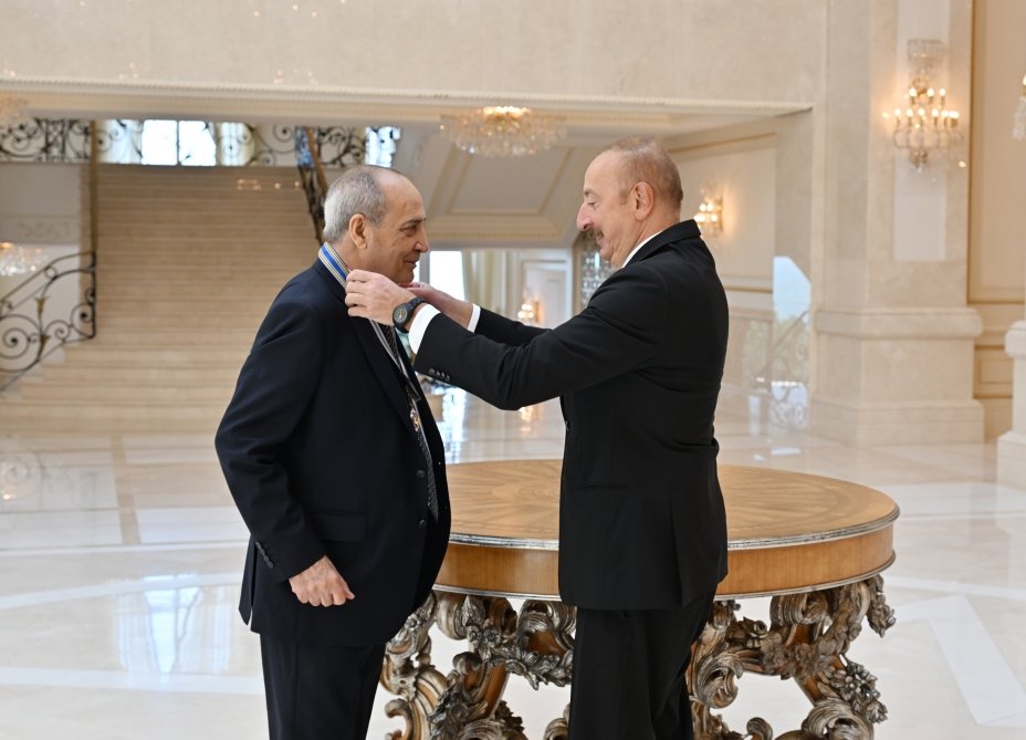Prezident Rasim Balayevə “İstiqlal” ordenini təqdim edib