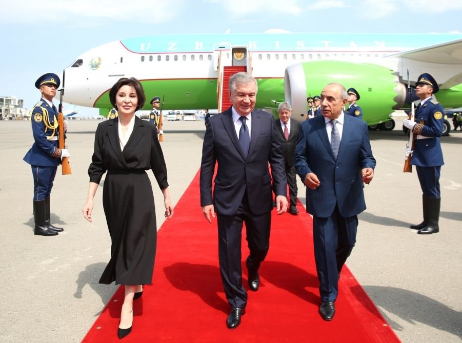 Şavkat Mirziyoyev Azərbaycana dövlət səfərinə gəlib