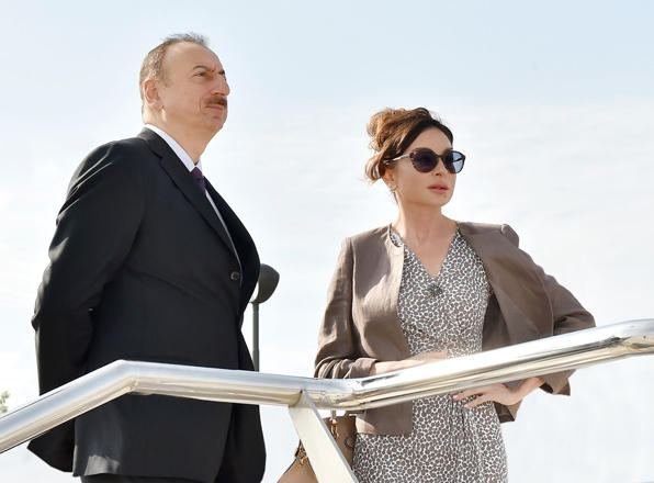 Prezident İlham Əliyev, Birinci xanım Mehriban Əliyeva və Şavkat Mirziyoyev, xanımı Ziroatxon Mirziyoyeva Füzulidə orta məktəbin açılışında iştirak ediblər