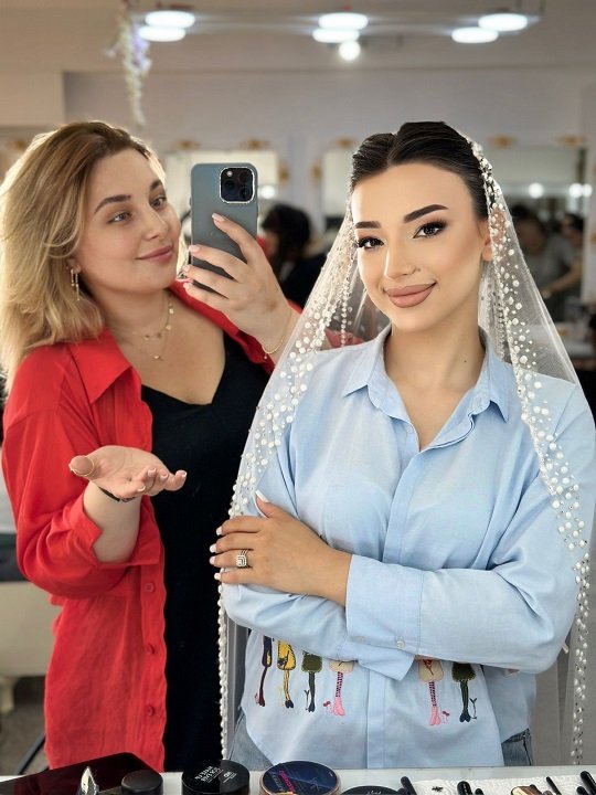 Vizajist Hürüxanım Məmmədova: "Müştərilərimizi razı salmaq əsas iş prinsipimzidir"
