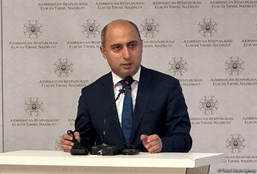Emin Əmrullayev brifinq keçirir - CANLI
