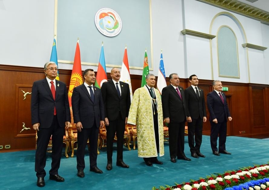 Prezident İlham Əliyev Qurbanqulu Berdiməhəmmədovun təltifolunma mərasimində iştirak edib