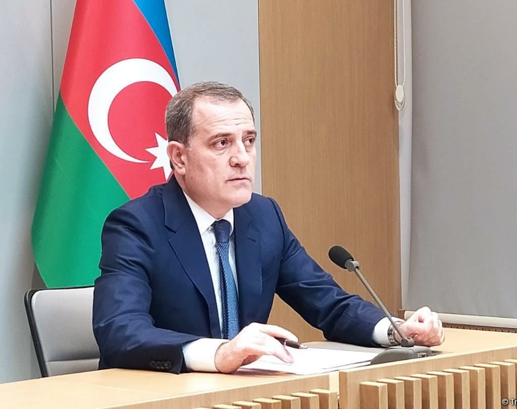 Ceyhun Bayramov Macarıstana rəsmi səfərə yola düşüb