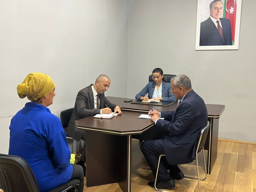 Səbinə Xasayeva Yeni Yasamalda bir qrup vətəndaşı qəbul edib