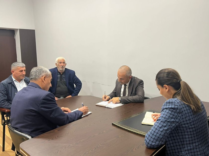 Səbinə Xasayeva Yeni Yasamalda bir qrup vətəndaşı qəbul edib Səbinə Xasayeva Yeni Yasamalda bir qrup vətəndaşı qəbul edib