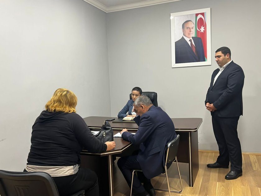 Səbinə Xasayeva Yeni Yasamalda bir qrup vətəndaşı qəbul edib Səbinə Xasayeva Yeni Yasamalda bir qrup vətəndaşı qəbul edib
