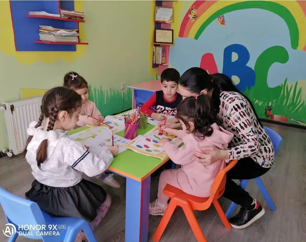 "Creative kids" tədris mərkəzinin rəhbəri Pərvanə Ələkbərova:"Övladlarımıza qarşı hövsələli, anlayışlı və empati duyğusuna sahib olmalıyıq"