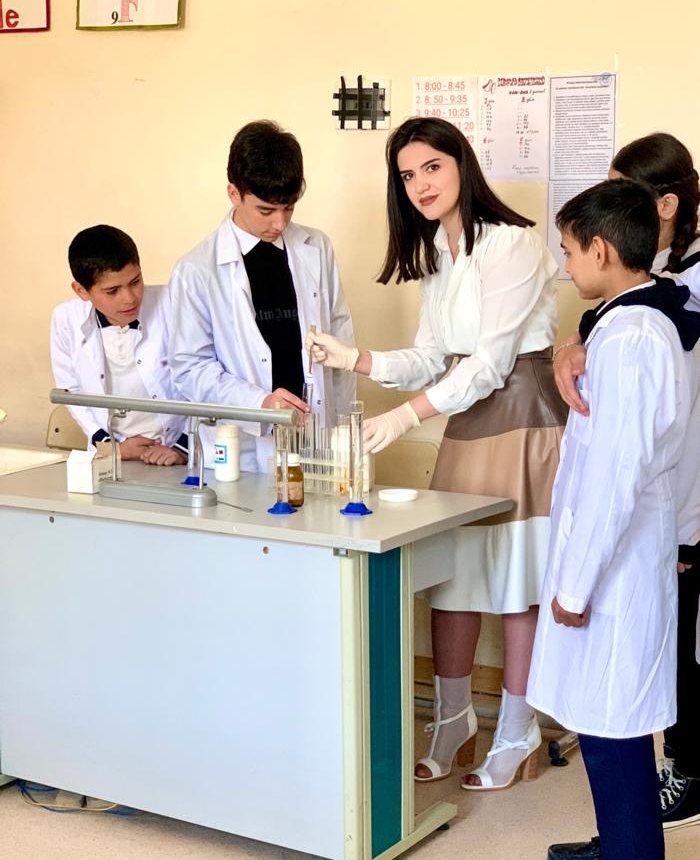 Kimya müəllimi, təlimçi Vəfa Kərimli: "Texnoloji inqilabda kimya fənni ikinci dərəcəli fənnə çevrilməməlidir"