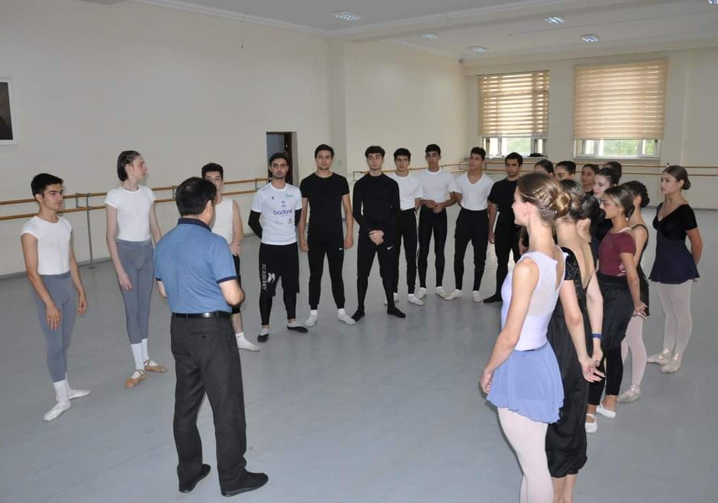 Şuxrat Toxtasimov Bakı Xoreoqrafiya Akademiyasında ustad dərsləri keçirib
