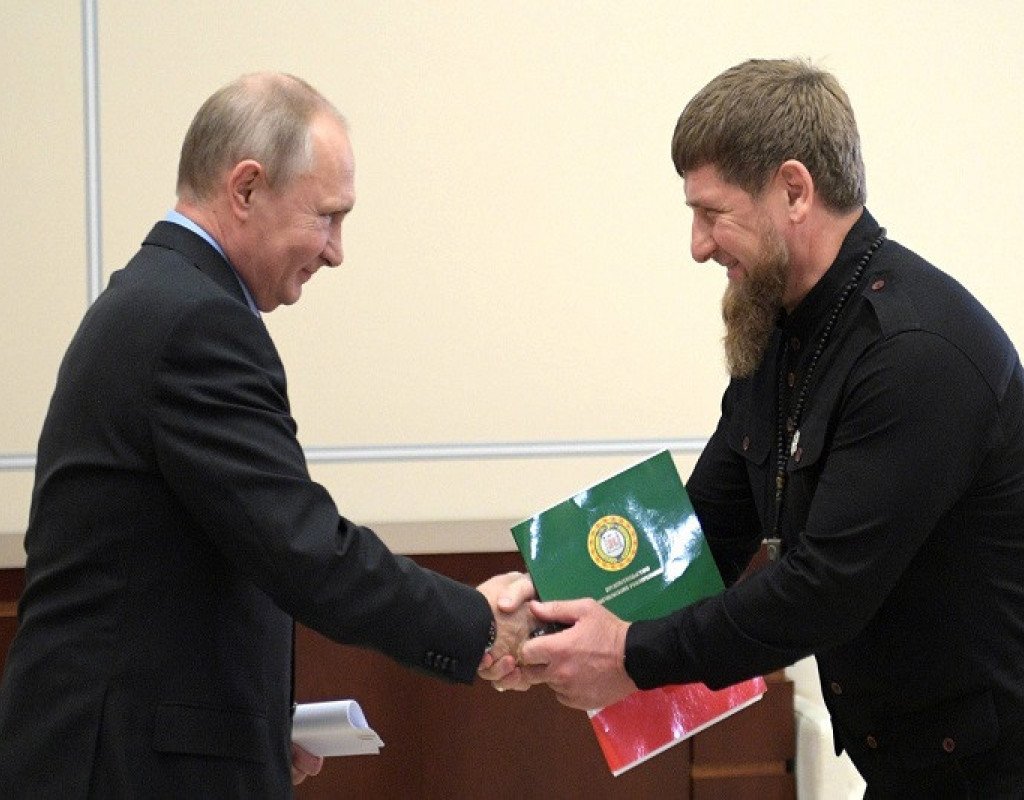 Putinə Çeçenistanın ali mükafatı təqdim olunub