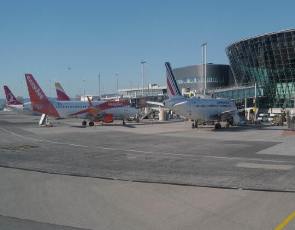 Fransa aeroportları bomba təhlükəsinə görə boşaldılıb