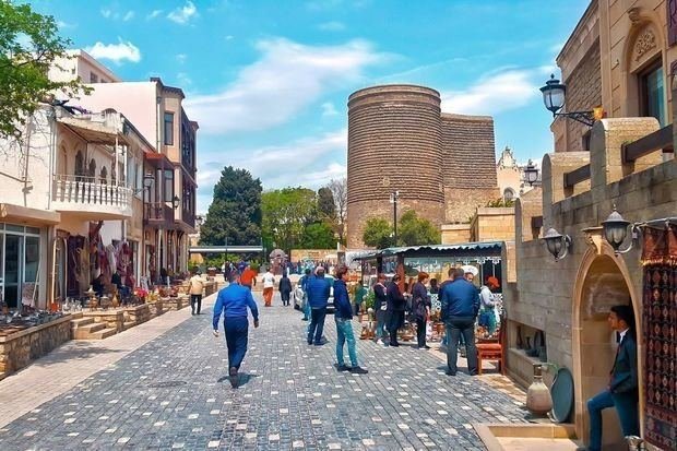 Bu il ölkəyə 1,5 milyon əcnəbi gəlib