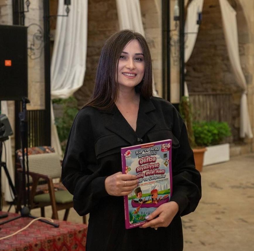 Pedaqoq Aytən Babayeva: "Şagirdlərimin yüksək nəticələri məni çox xoşbəxt edir"