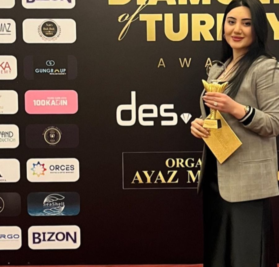 Pedaqoq Məleykə Məmmədzadə: "Şagird və valideynlər tərəfindən bu qədər seviləcəyim ağlıma gəlməzdi" 