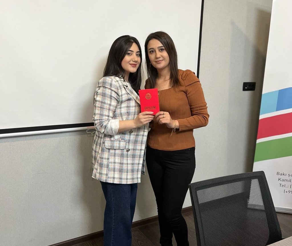 Pedaqoq Məleykə Məmmədzadə: "Şagird və valideynlər tərəfindən bu qədər seviləcəyim ağlıma gəlməzdi" 