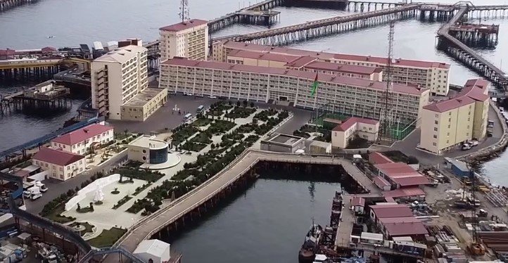 Neft Daşlarında çalışanlar ETİRAZ EDİR... - Maaş məsələsi...