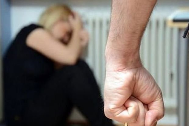 Bakıda dəhşətli cinayət: Kişi ona baxmaqdan imtina edən qadını qətlə yetirib - CİNAYƏT İŞİ