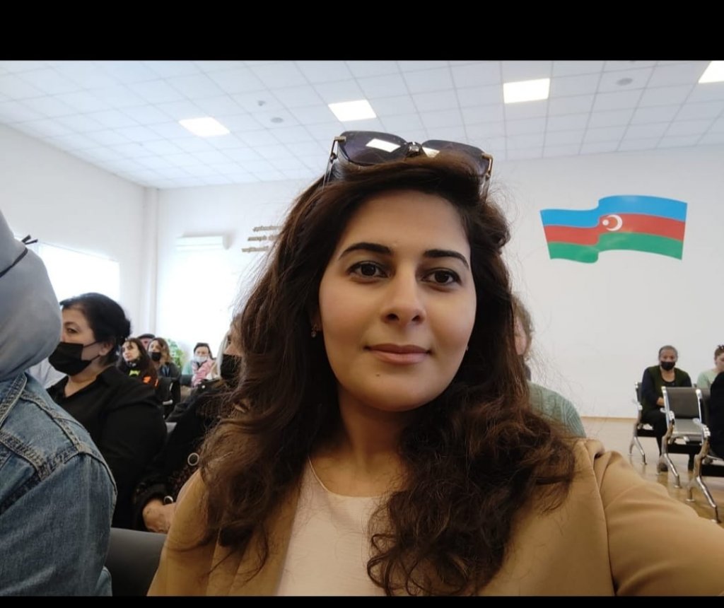Pedaqoq Esmira Hüsəynova: 