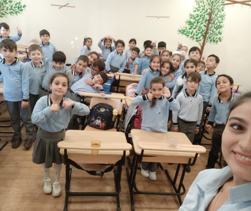 İbtidai sinif müəlimi Ayşən Əhmədova: "İş prinsipimin əsasını sevgi ilə əylənərək öyrənmək təşkil edir"