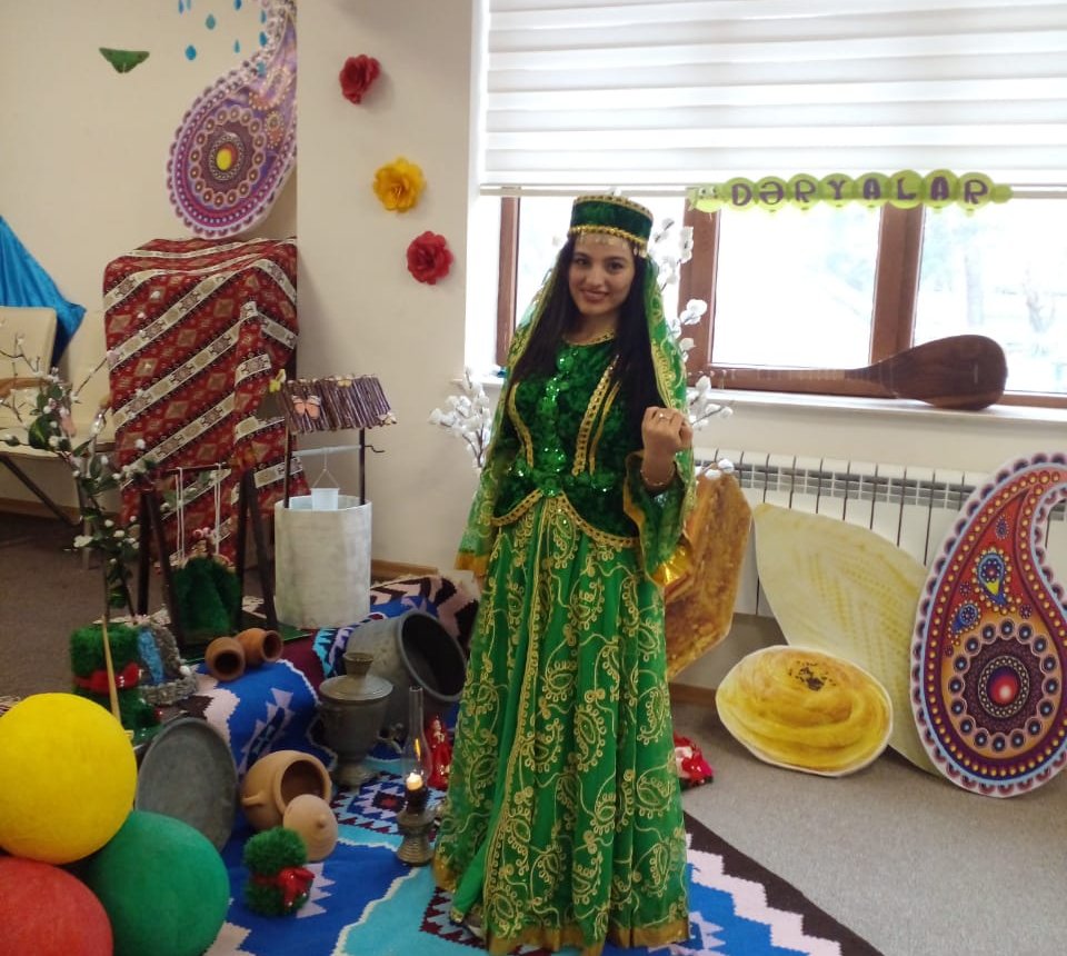 İbtidai sinif müəlimi Ayşən Əhmədova: "İş prinsipimin əsasını sevgi ilə əylənərək öyrənmək təşkil edir"