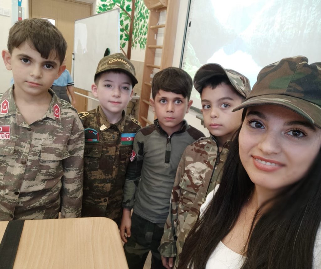 İbtidai sinif müəlimi Ayşən Əhmədova: "İş prinsipimin əsasını sevgi ilə əylənərək öyrənmək təşkil edir"