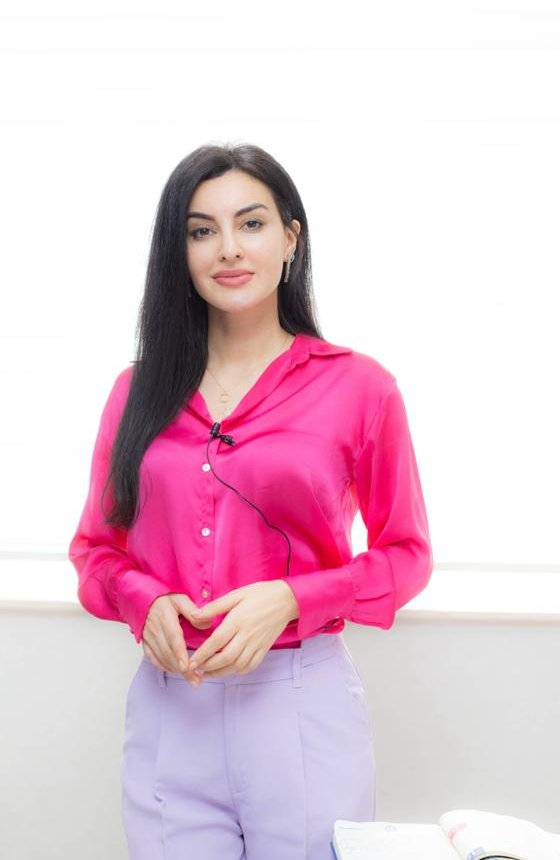 Uzman cərrah mama ginekoloq Aytac Şahbalayeva: "Lazımsız dərman preparatlarının yazılmasının əleyhinəyəm"