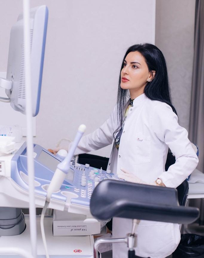 Uzman cərrah mama ginekoloq Aytac Şahbalayeva: "Lazımsız dərman preparatlarının yazılmasının əleyhinəyəm"