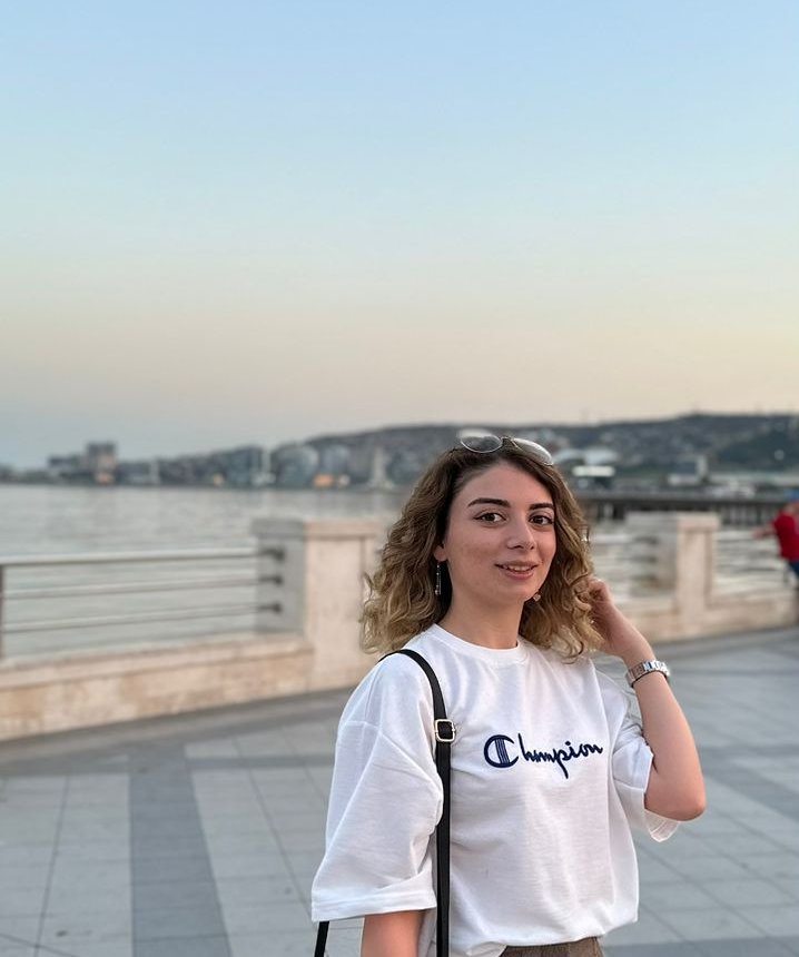 İngilis-dili müəllimi Sevil Atakişiyeva: 