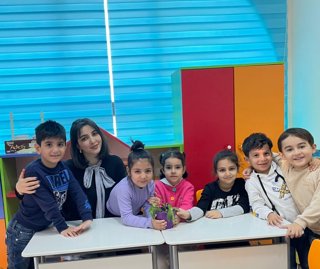 Məktəbəqədər təhsil üzrə mütəxəssis Gülnar Əmiraslanova: "Uşaqların dünyasında olmaq zövqvericidir" 