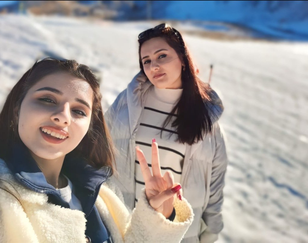 Pedaqoq Elnarə Hüseynova: "Hər bir şagirdə dost kimi yanaşa bilirəm"